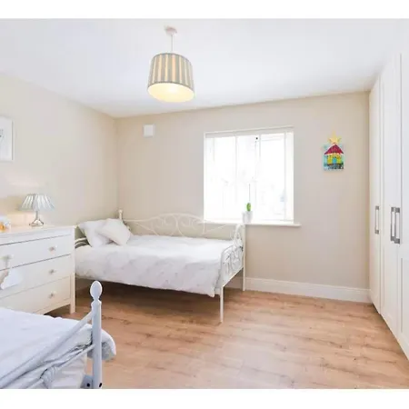 Modern 15 Minutes To Dublin Airport Ballyboughal