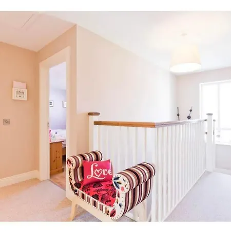 Modern 15 Minutes To Dublin Airport Ballyboughal