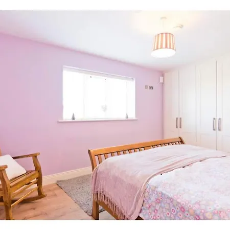Modern 15 Minutes To Dublin Airport Homestay Ballyboughal