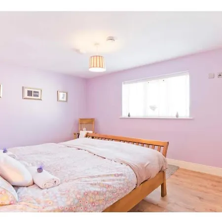 Modern 15 Minutes To Dublin Airport