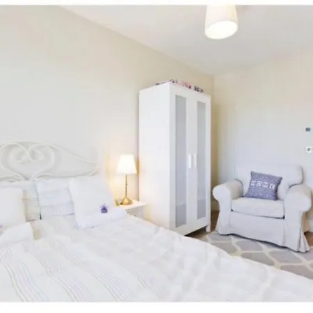 Modern 15 Minutes To Dublin Airport