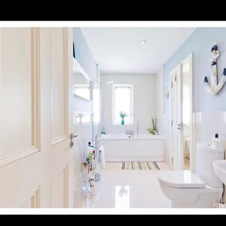 Kwatera prywatna Modern 15 Minutes To Dublin Airport *