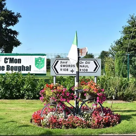 Modern 15 Minutes To Dublin Airport Ballyboughal